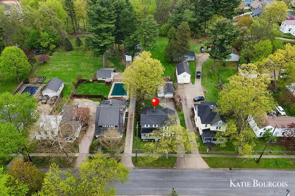 $330,000 | 132 North Monroe Street, Rockford, MI 49341