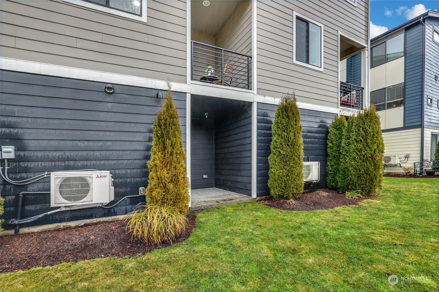 12718 35th Avenue Southeast, Unit E2 Everett, WA 98208 - Photo 27 of 28 a view of a bird door of the house