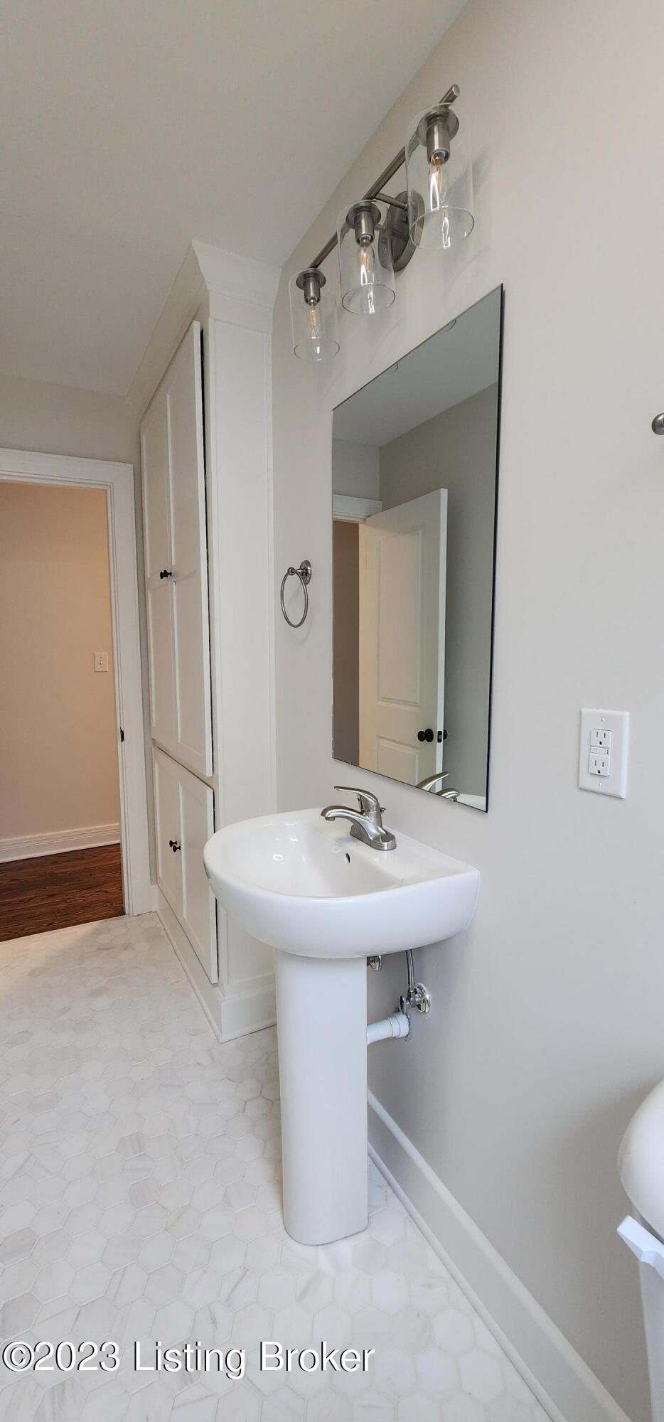 905 Perryman Road Louisville, KY 40207 - Photo 34 of 106 20230111_152047