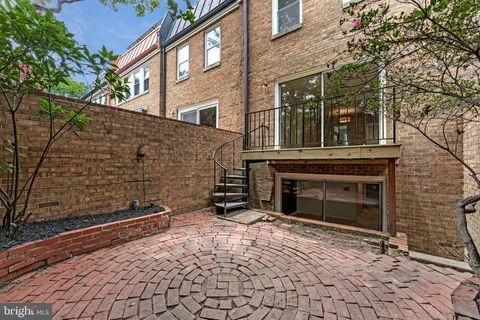 $879,900 | 712 6th Street Southwest, Washington, DC 20024