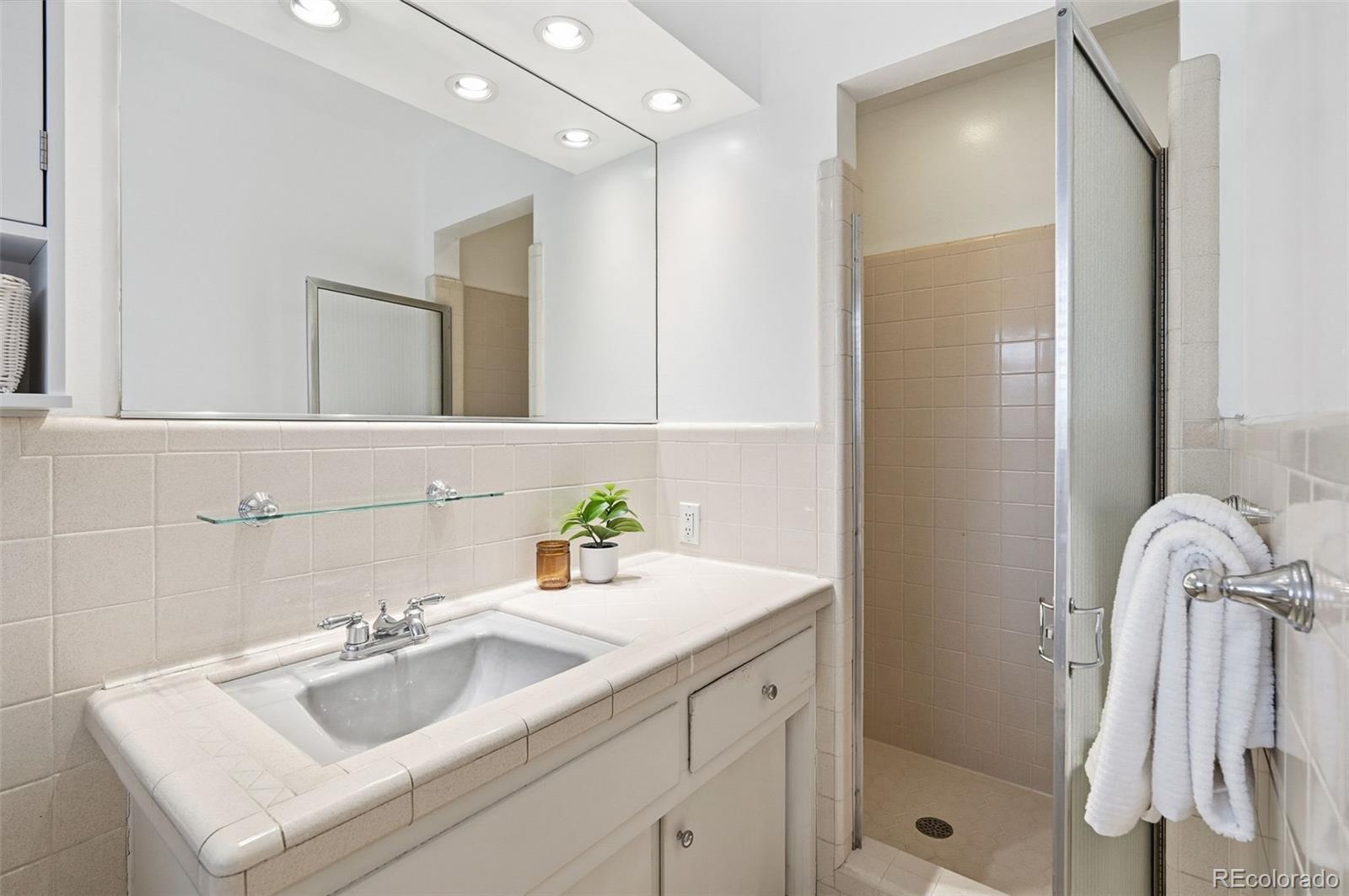 800 East Pinewood Avenue Littleton, CO 80121 - Photo 24 of 42 a bathroom with a sink and a mirror