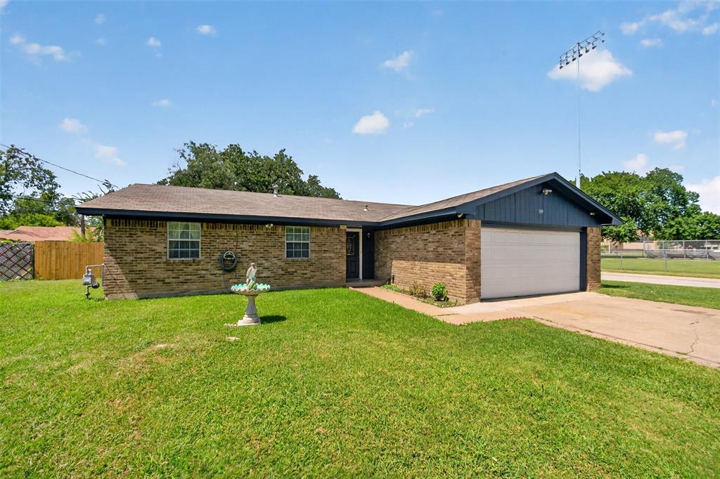 519 East 8th Street Irving, TX 75060 - Photo 2 of 31