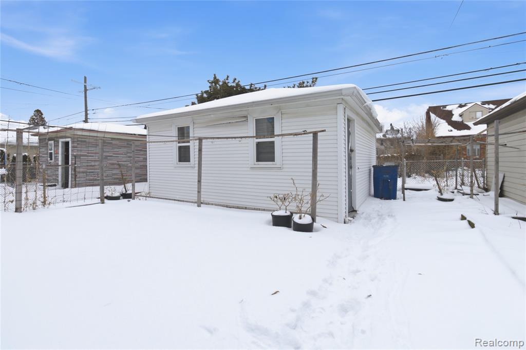 11644 Charest Street Hamtramck, MI 48212 - Photo 30 of 32