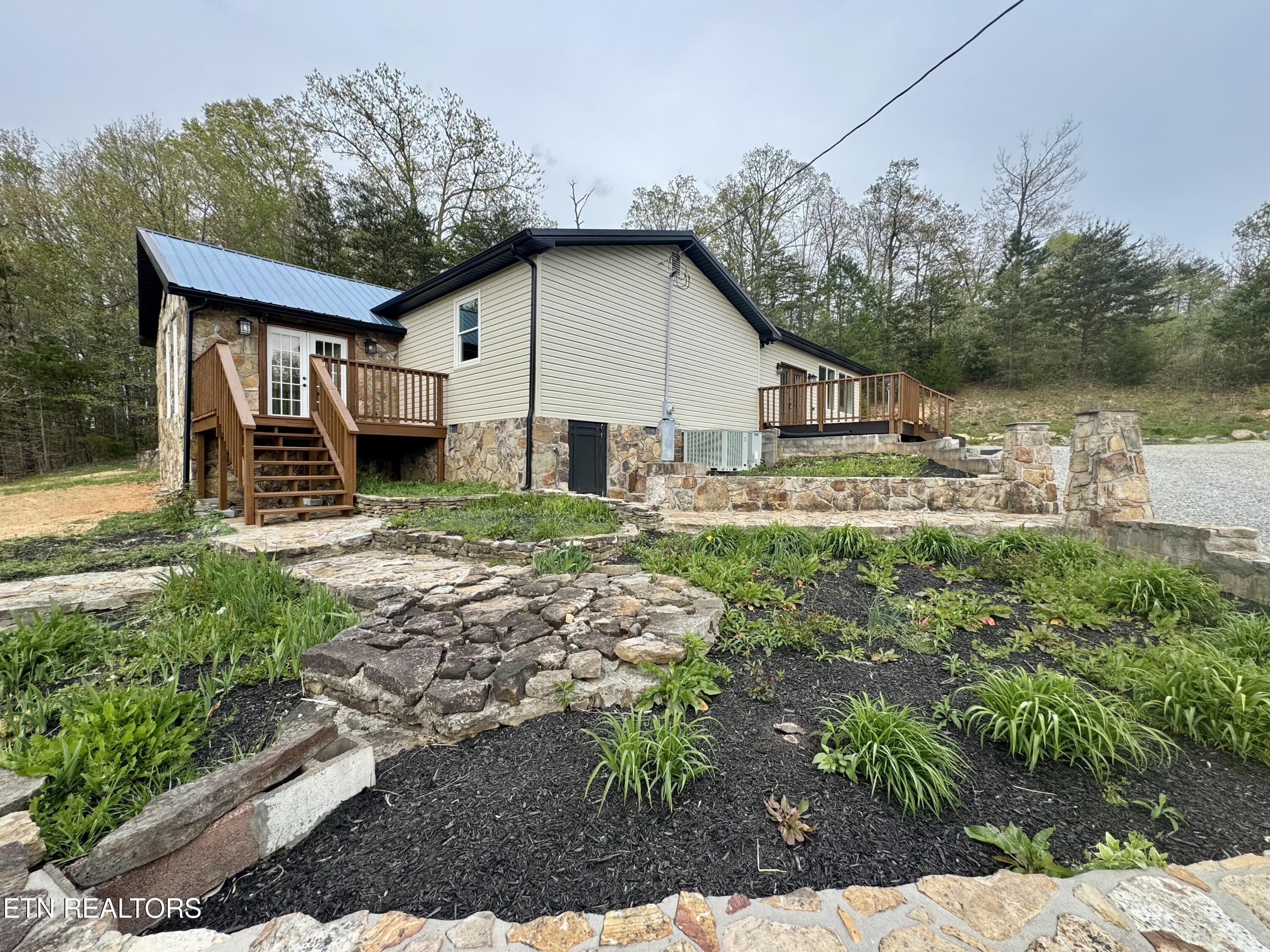 1405 Glade Springs Road La Follette, TN 37766 - Photo 3 of 48 IMG_9060