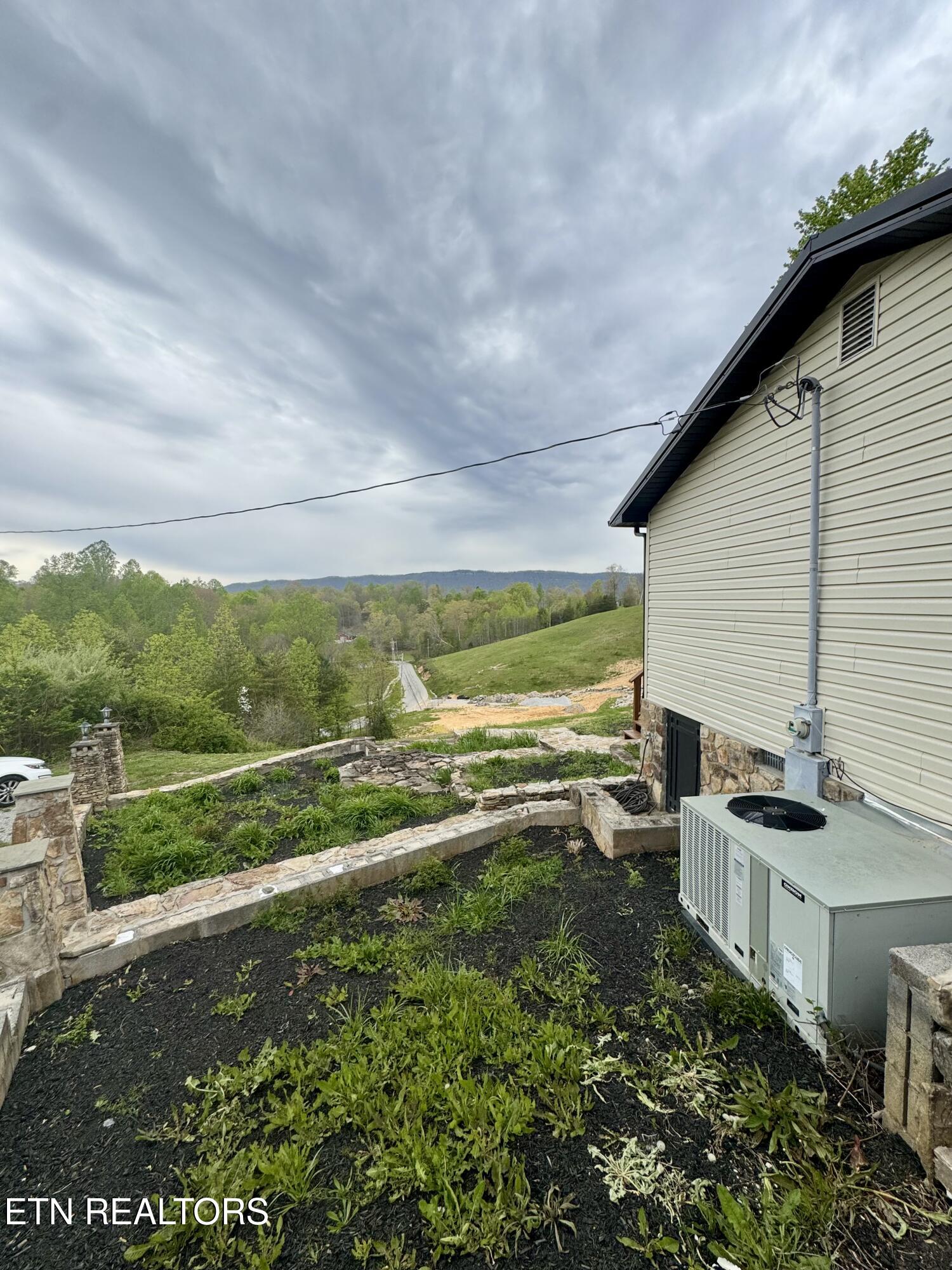 1405 Glade Springs Road La Follette, TN 37766 - Photo 6 of 48 IMG_9034