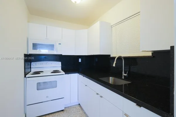 $1,950 | 3050 Northwest 21st Avenue, Unit 9, Miami, FL 33142