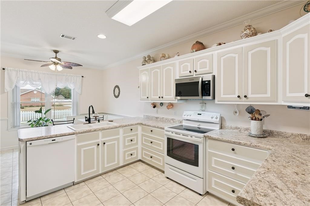 932 Hitching Post Lane Waycross, GA 31503 - Photo 8 of 31