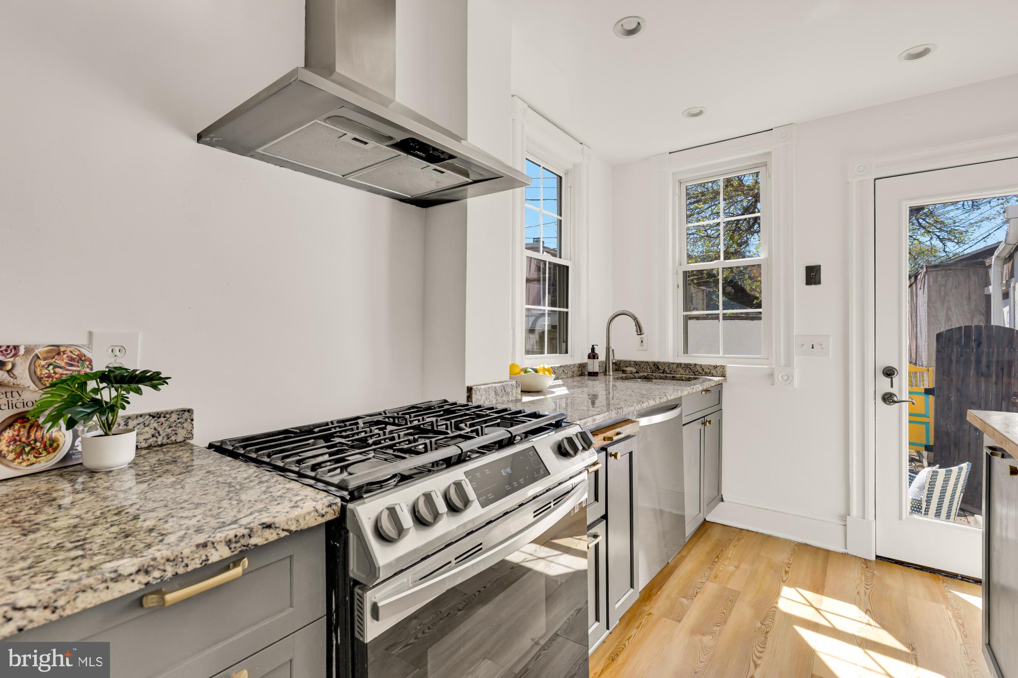 1529 C Street Southeast Washington, DC 20003 - Photo 11 of 26