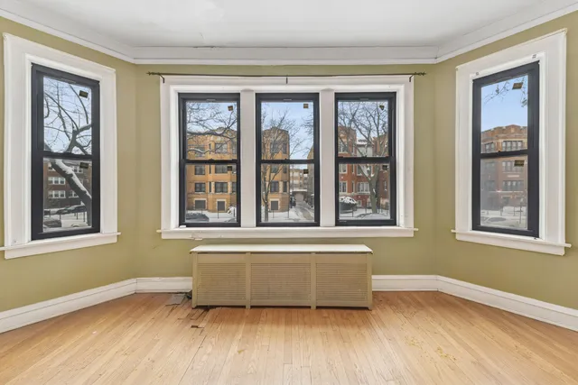 $75,000 | 6851 South Paxton Avenue, Unit 1N, Chicago, IL 60649