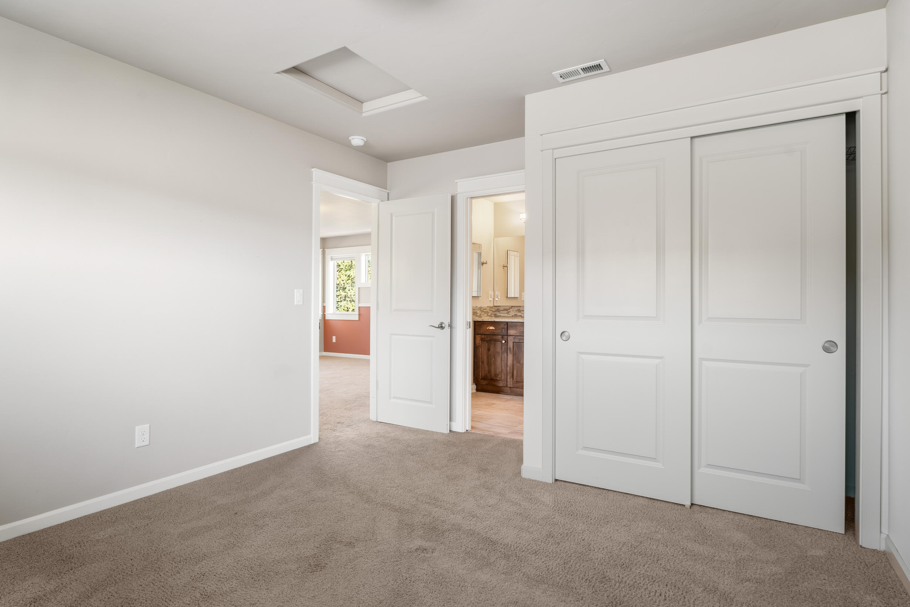 20182 Stonegate Drive Bend, OR 97702 - Photo 34 of 50 upstairs bedroom