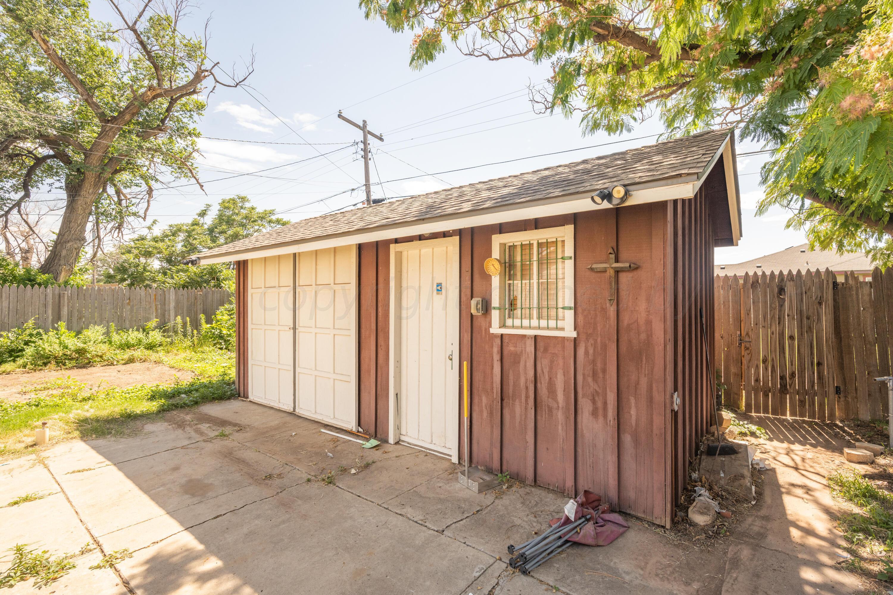 3616 South Travis Street Amarillo, TX 79110 - Photo 22 of 26 a backyard of a house