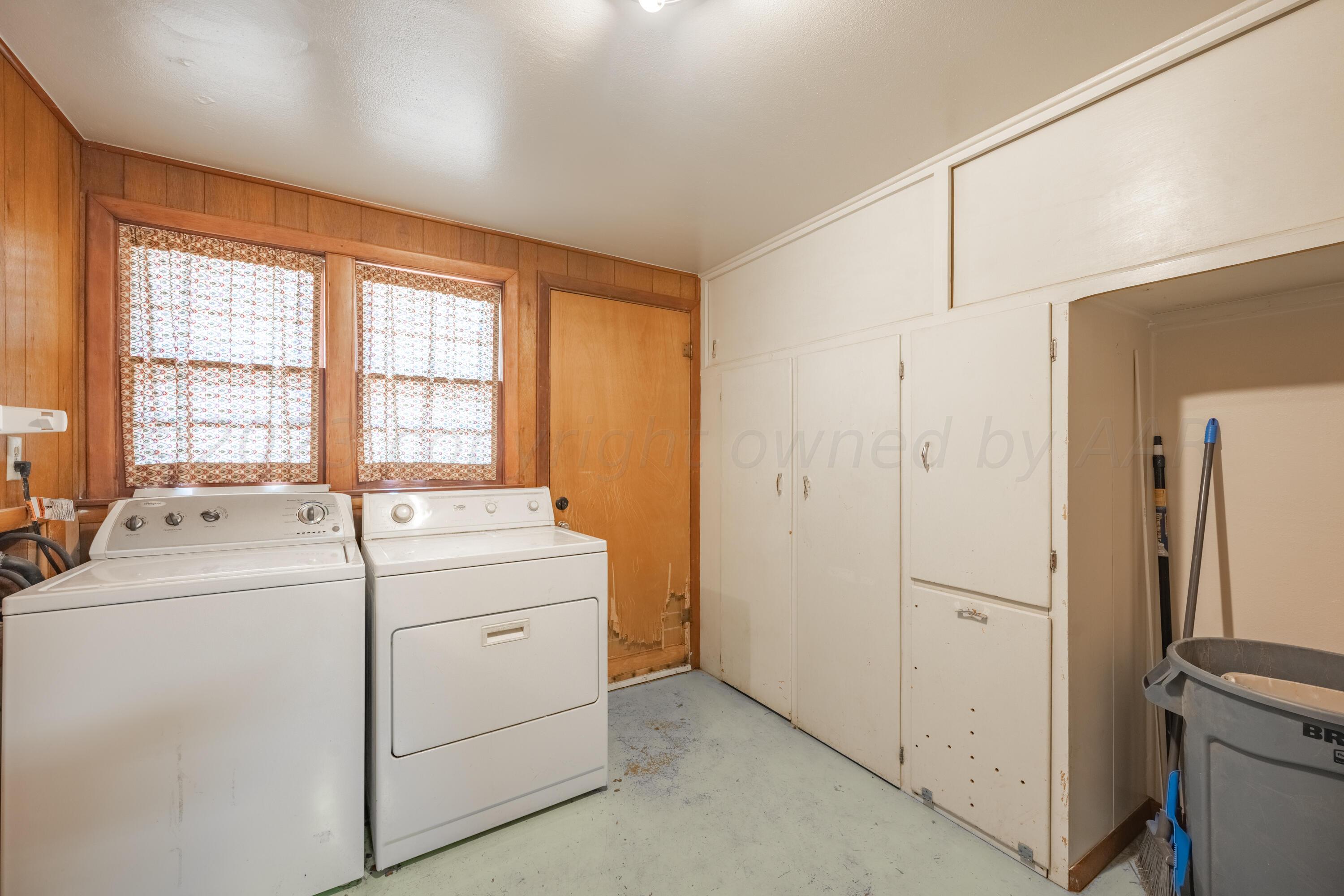 3616 South Travis Street Amarillo, TX 79110 - Photo 26 of 26 a utility room with dryer and washer