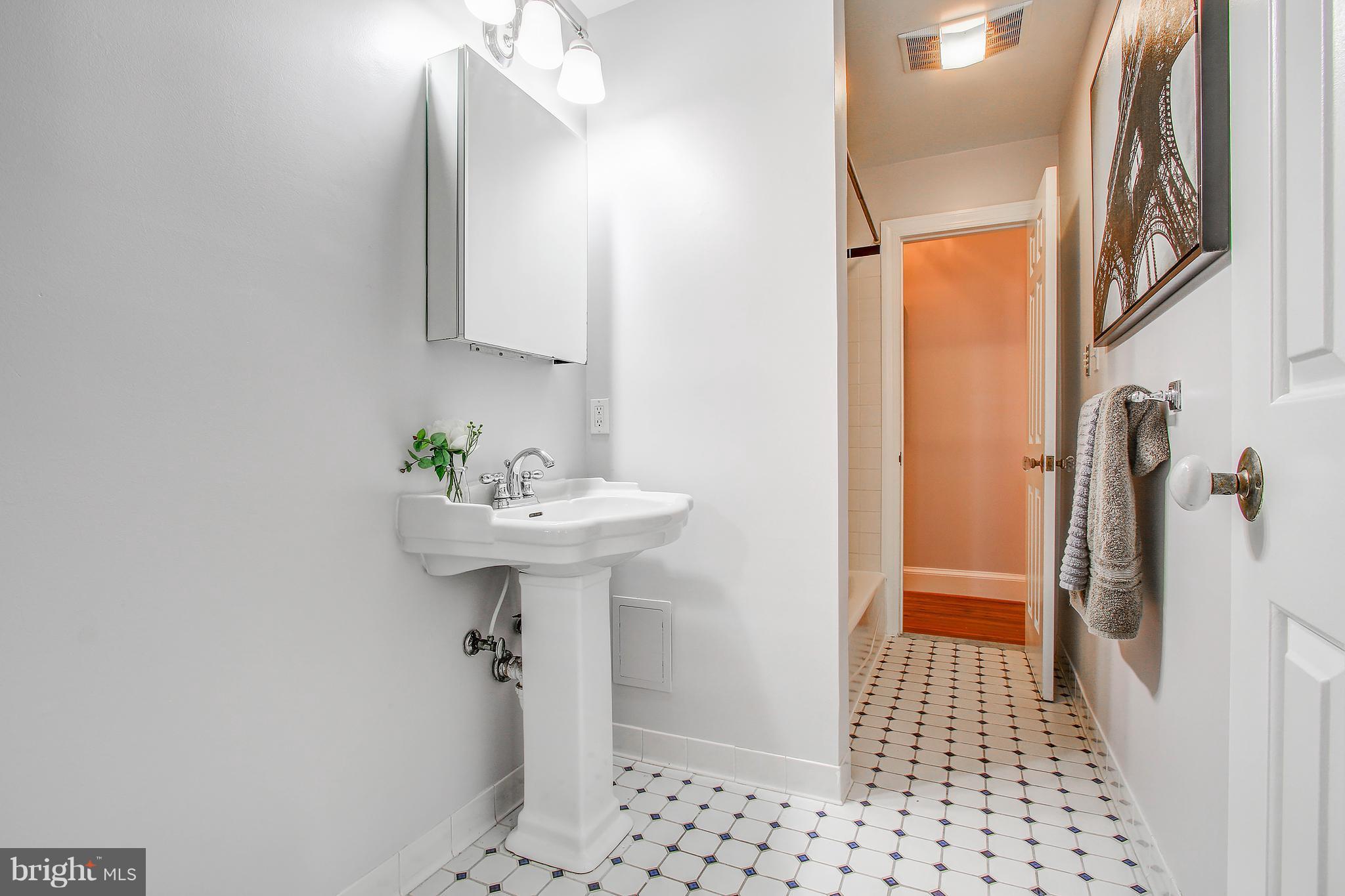 1824 S Street Northwest, Unit 101 Washington, DC 20009 - Photo 17 of 22 Bath (Master)