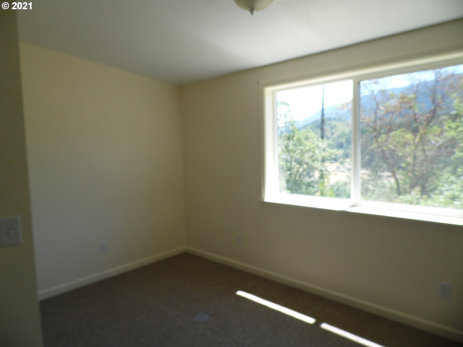 1003 Evergreen Ridge Road Riddle, OR 97469 - Photo 22 of 24 a small space with a window