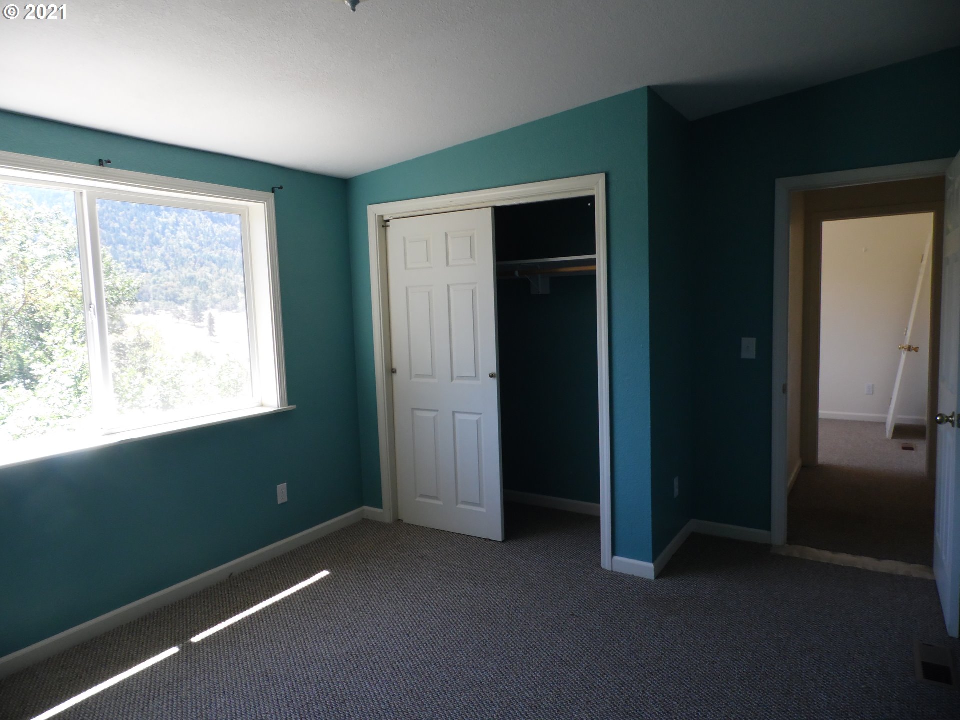 1003 Evergreen Ridge Road Riddle, OR 97469 - Photo 9 of 24 an empty room with windows