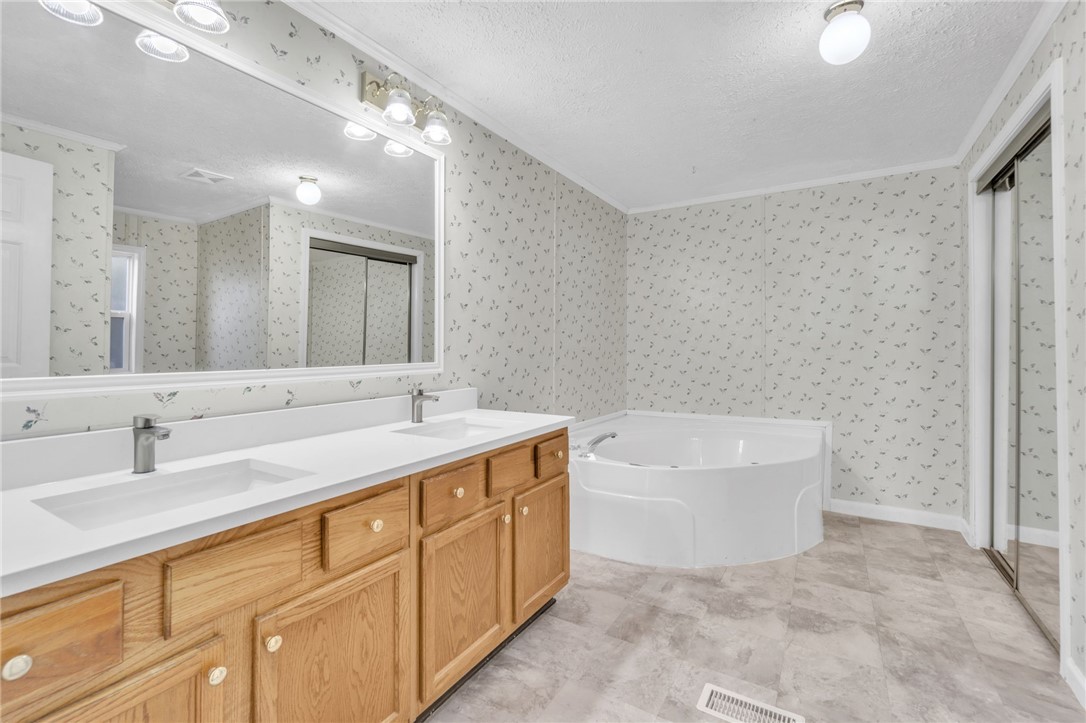 364 Cedar Lane Road Westminster, SC 29693 - Photo 15 of 27 Master Bath