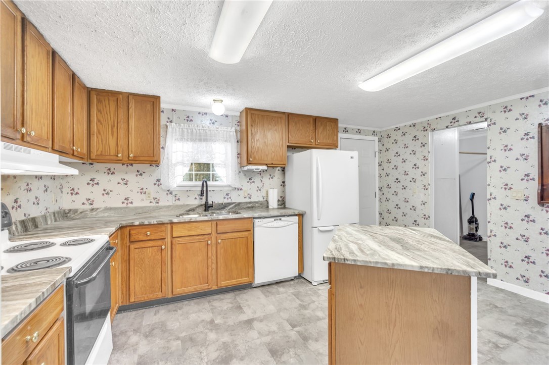 364 Cedar Lane Road Westminster, SC 29693 - Photo 8 of 27 Kitchen