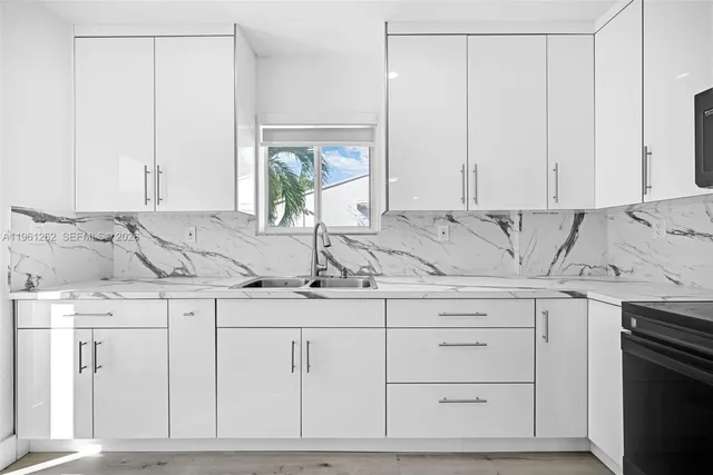 $4,999 | 876 Northeast 81st Street, Miami, FL 33138