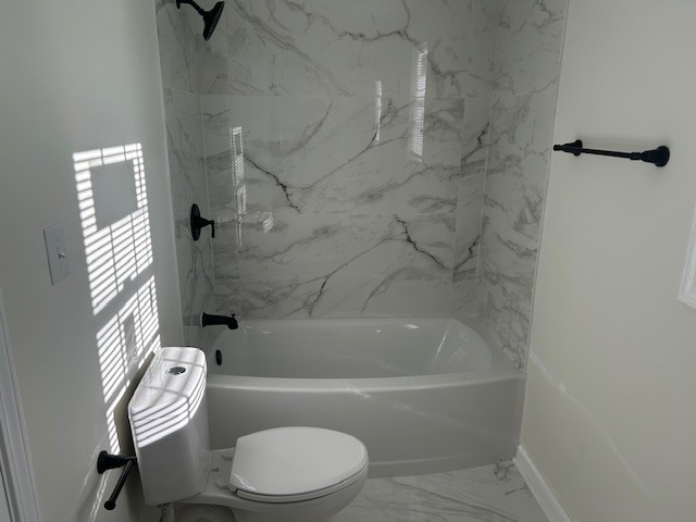 3403 Chaney Lane Clarksville, TN 37042 - Photo 14 of 28 a bathroom with a toilet and a bathtub