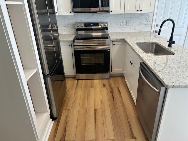 3403 Chaney Lane Clarksville, TN 37042 - Photo 4 of 28 a kitchen with a sink a stove and cabinets