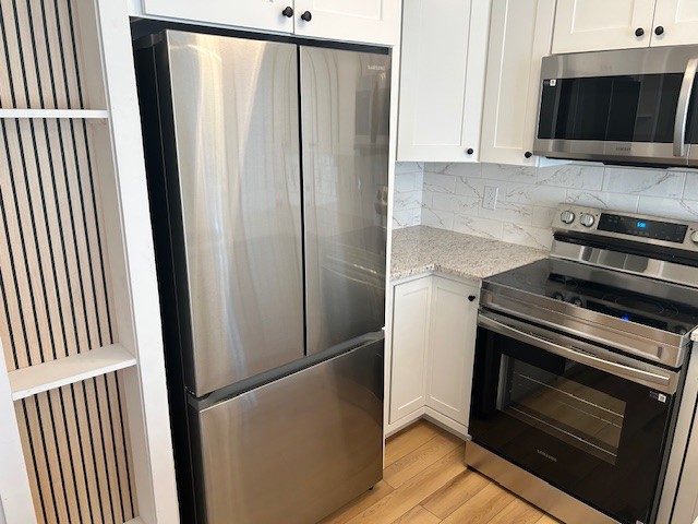 3403 Chaney Lane Clarksville, TN 37042 - Photo 7 of 28 a kitchen with appliances and cabinets