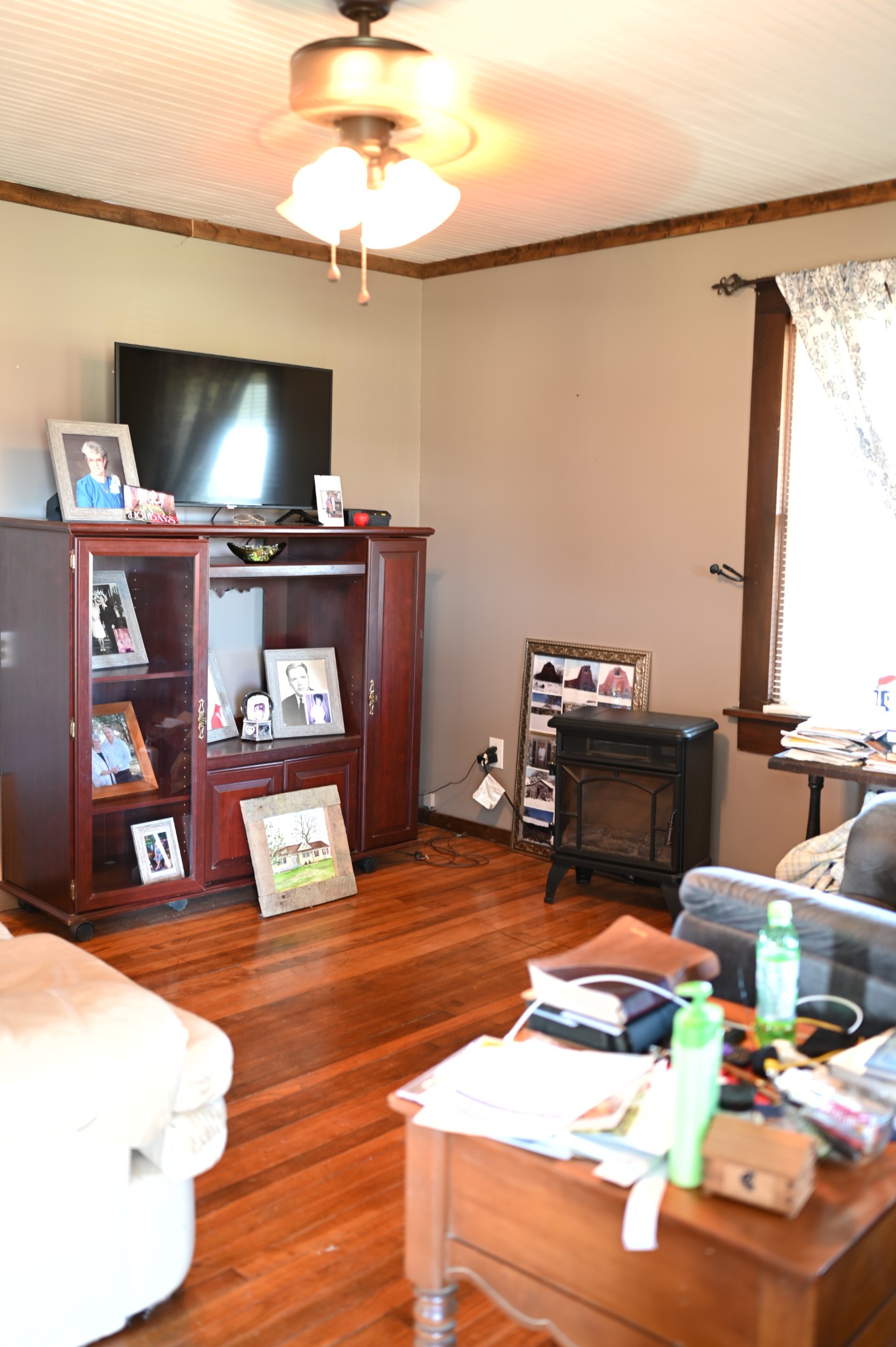 10996 Shelbyville Road Morrison, TN 37357 - Photo 13 of 26 a living room with furniture and a flat screen tv