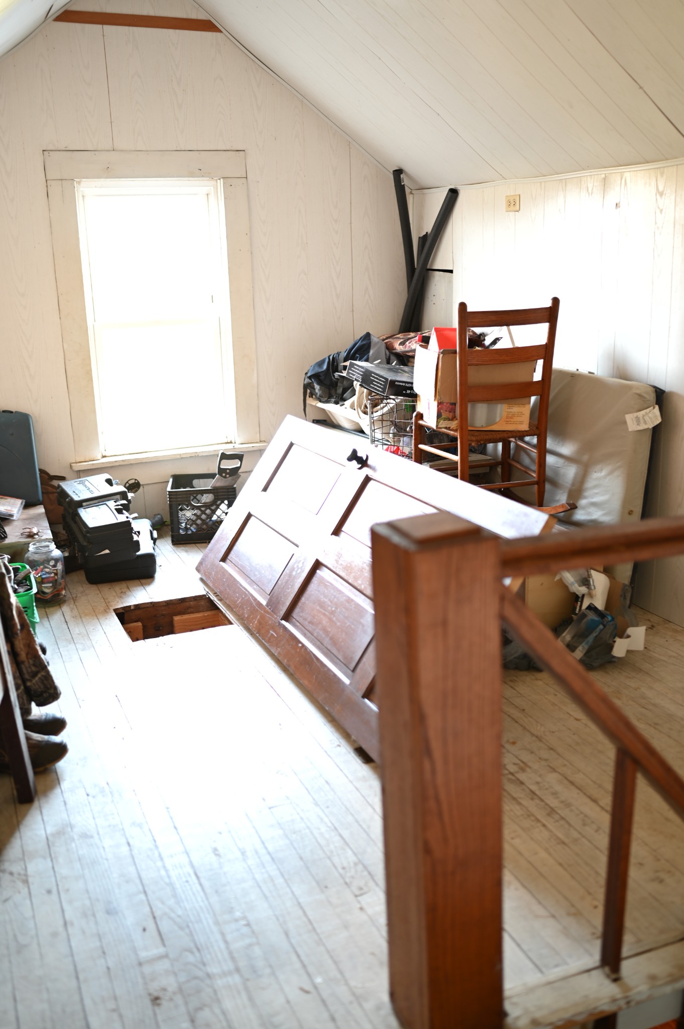 10996 Shelbyville Road Morrison, TN 37357 - Photo 26 of 26 a bed room with a bed and a television