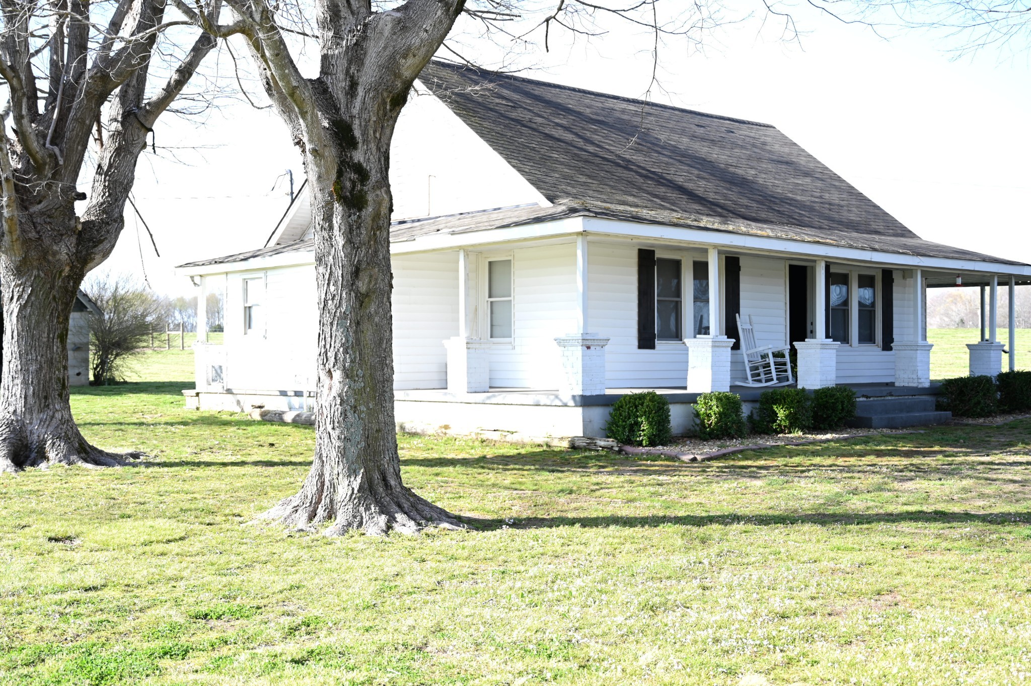 10996 Shelbyville Road Morrison, TN 37357 - Photo 7 of 26 a view of a house with swimming pool and sitting area