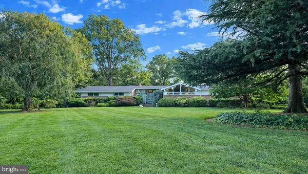 $1,825,000 | 830 Golf View Road, Moorestown, NJ 08057
