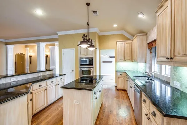 $5,000 | 725 Saxon Trail, Southlake, TX 76092