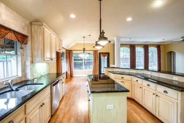 $5,000 | 725 Saxon Trail, Southlake, TX 76092