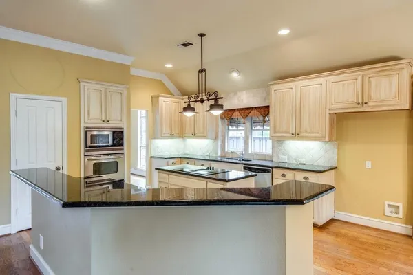 $5,000 | 725 Saxon Trail, Southlake, TX 76092