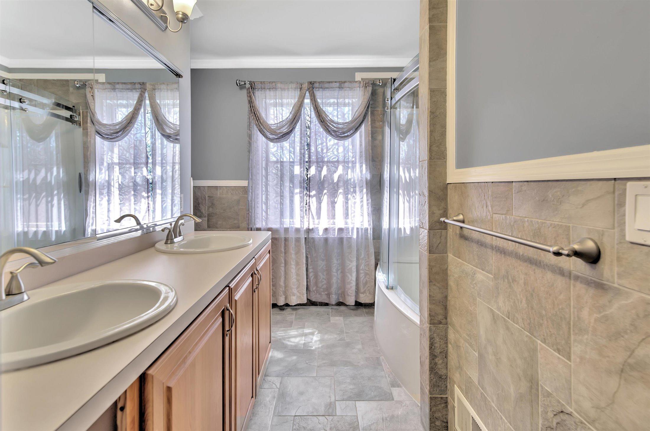 81 Ely Harmony Road Freehold, NJ 07728 - Photo 28 of 38 29BATHROOM