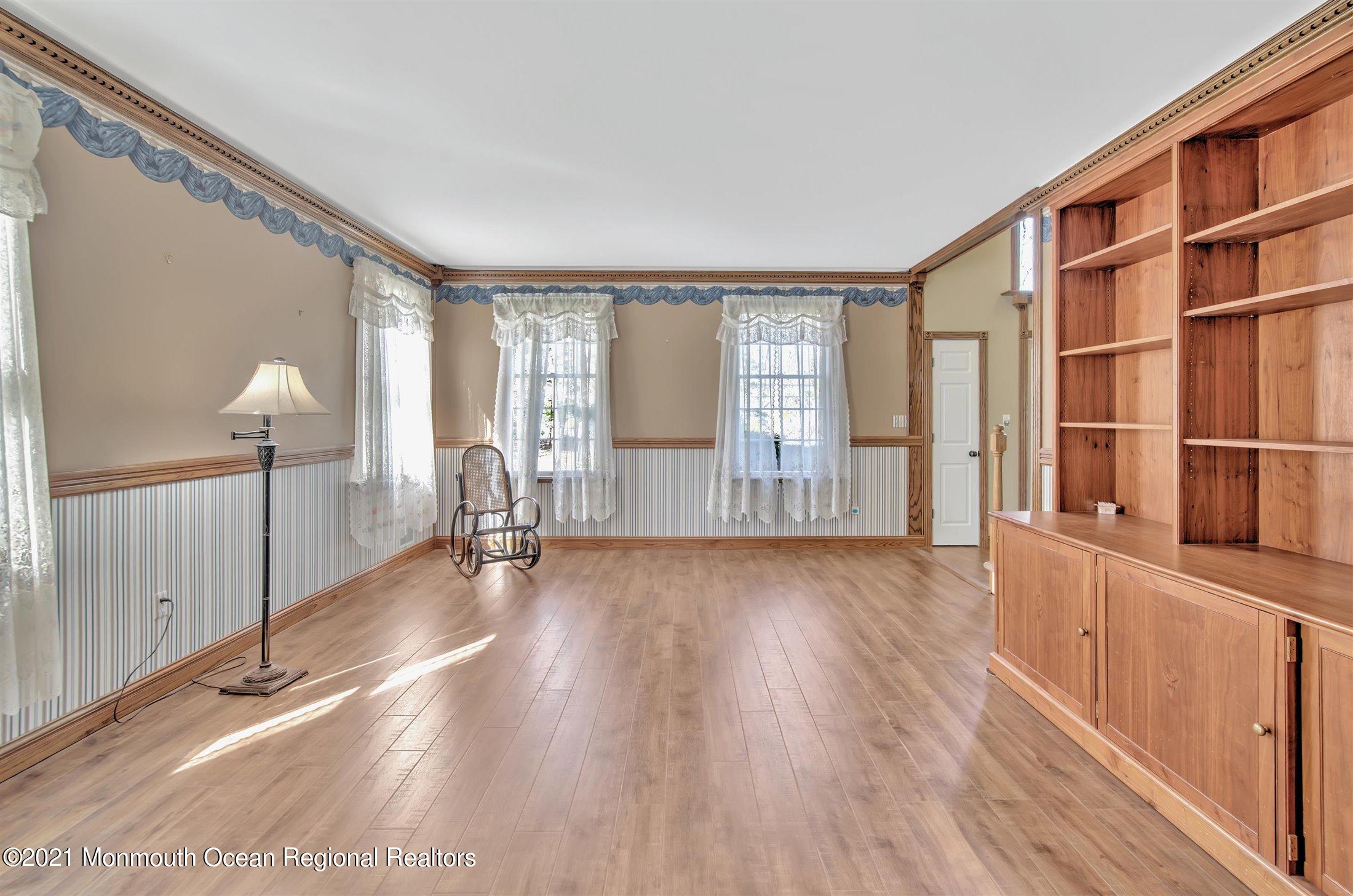 81 Ely Harmony Road Freehold, NJ 07728 - Photo 5 of 38 LIVING ROOM