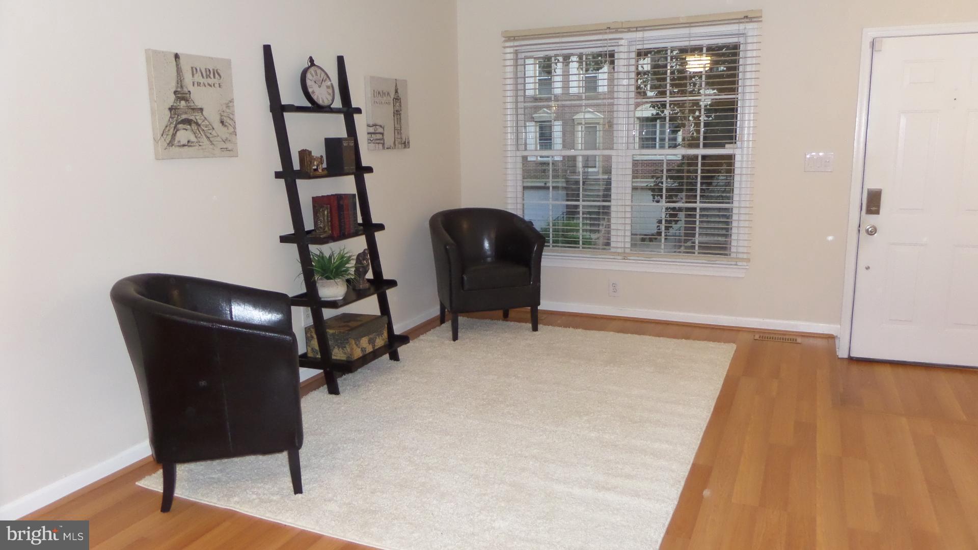 3004 Kings Village Road Alexandria, VA 22306 - Photo 2 of 22 Living Room