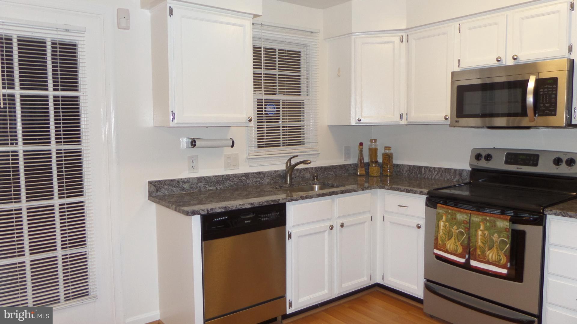 3004 Kings Village Road Alexandria, VA 22306 - Photo 4 of 22 Kitchen w/granite & SS appliances