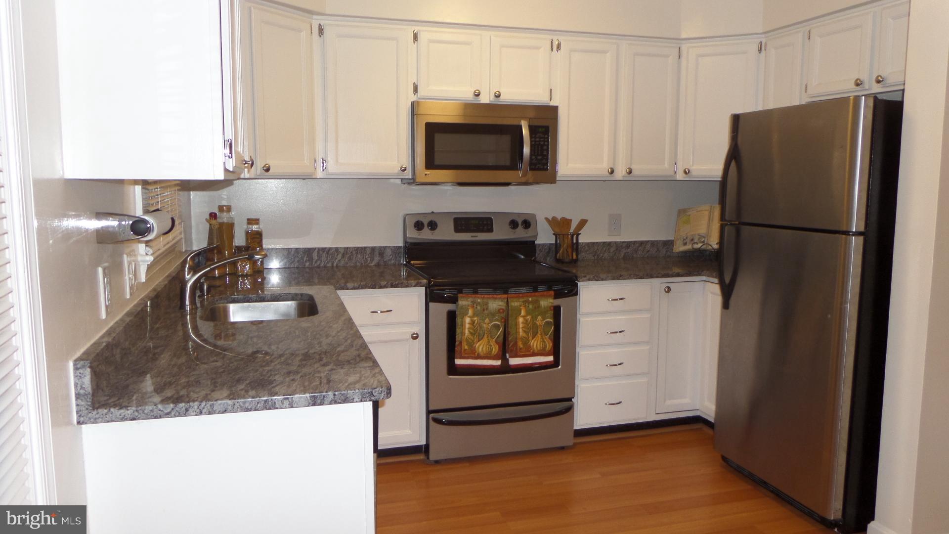 3004 Kings Village Road Alexandria, VA 22306 - Photo 5 of 22 Kitchen w/granite & SS appliances