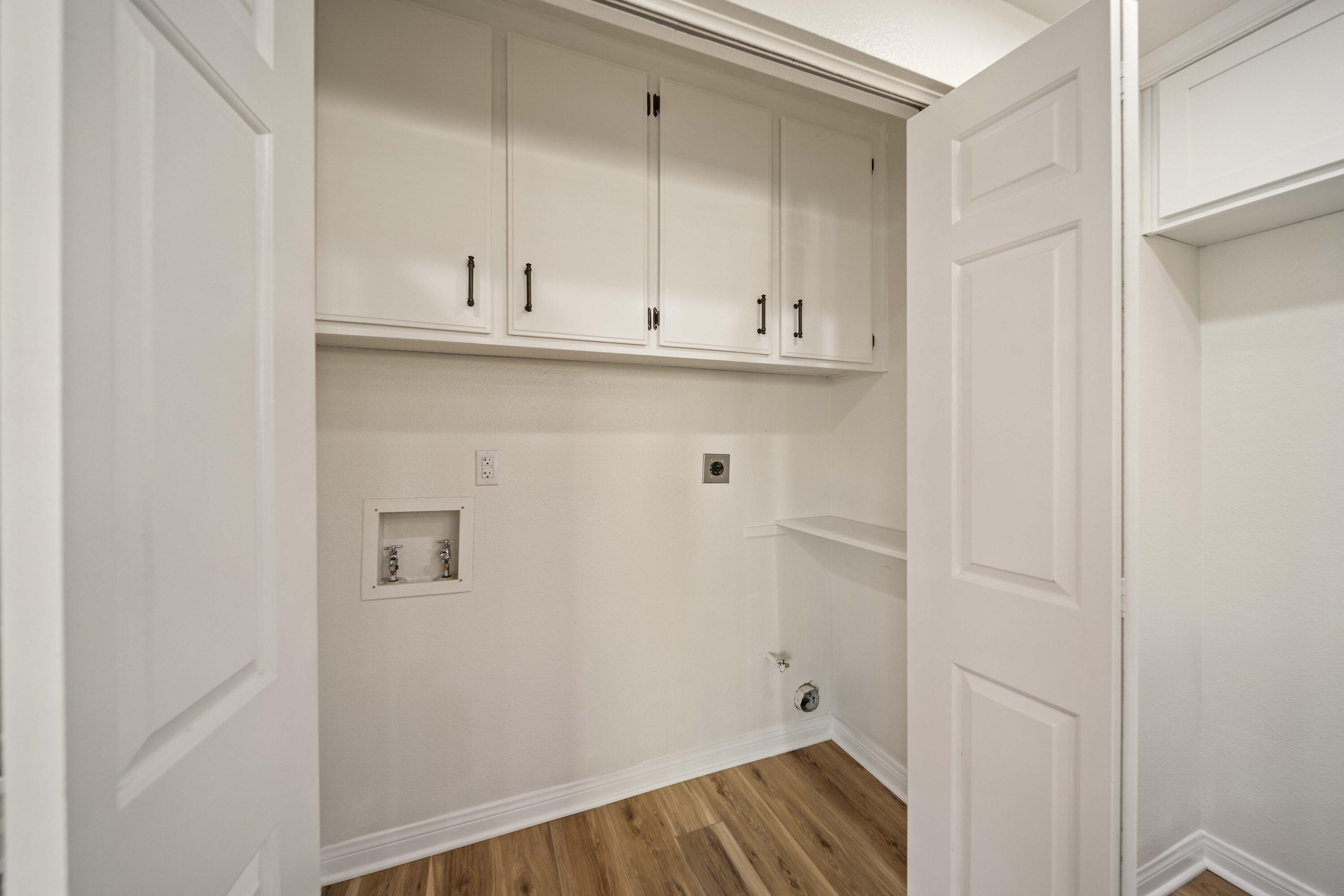 43734 Frieda Court Lancaster, CA 93535 - Photo 14 of 32 a view of cabinets and wooden floor