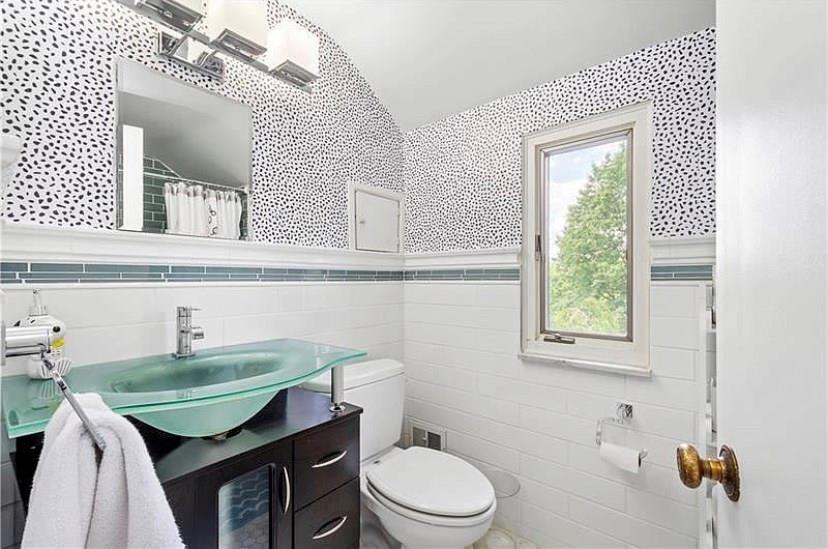 374 Midway Road Pittsburgh, PA 15216 - Photo 18 of 25 Gallery Image 18