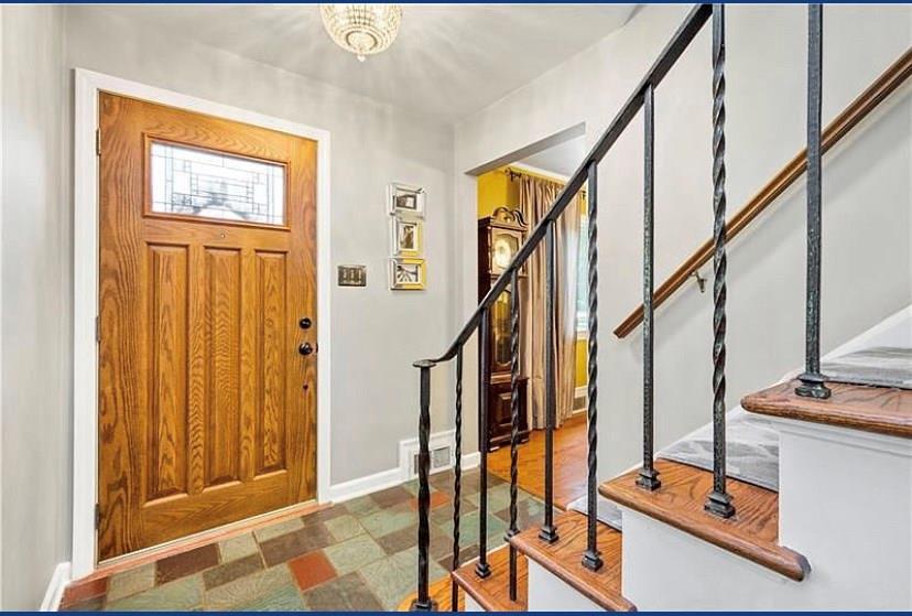374 Midway Road Pittsburgh, PA 15216 - Photo 4 of 25 Gallery Image 4