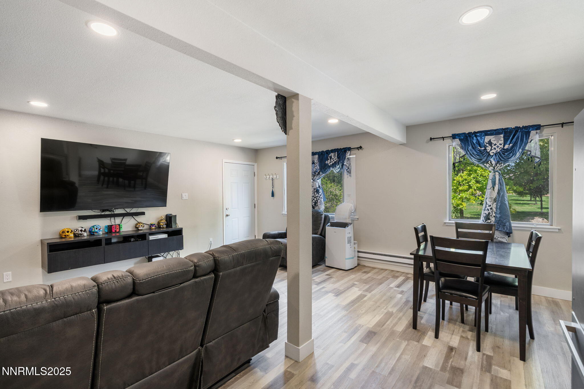 940 Jamaica Avenue, Unit 3 Reno, NV 89502 - Photo 11 of 29 a living room with furniture and a flat screen tv