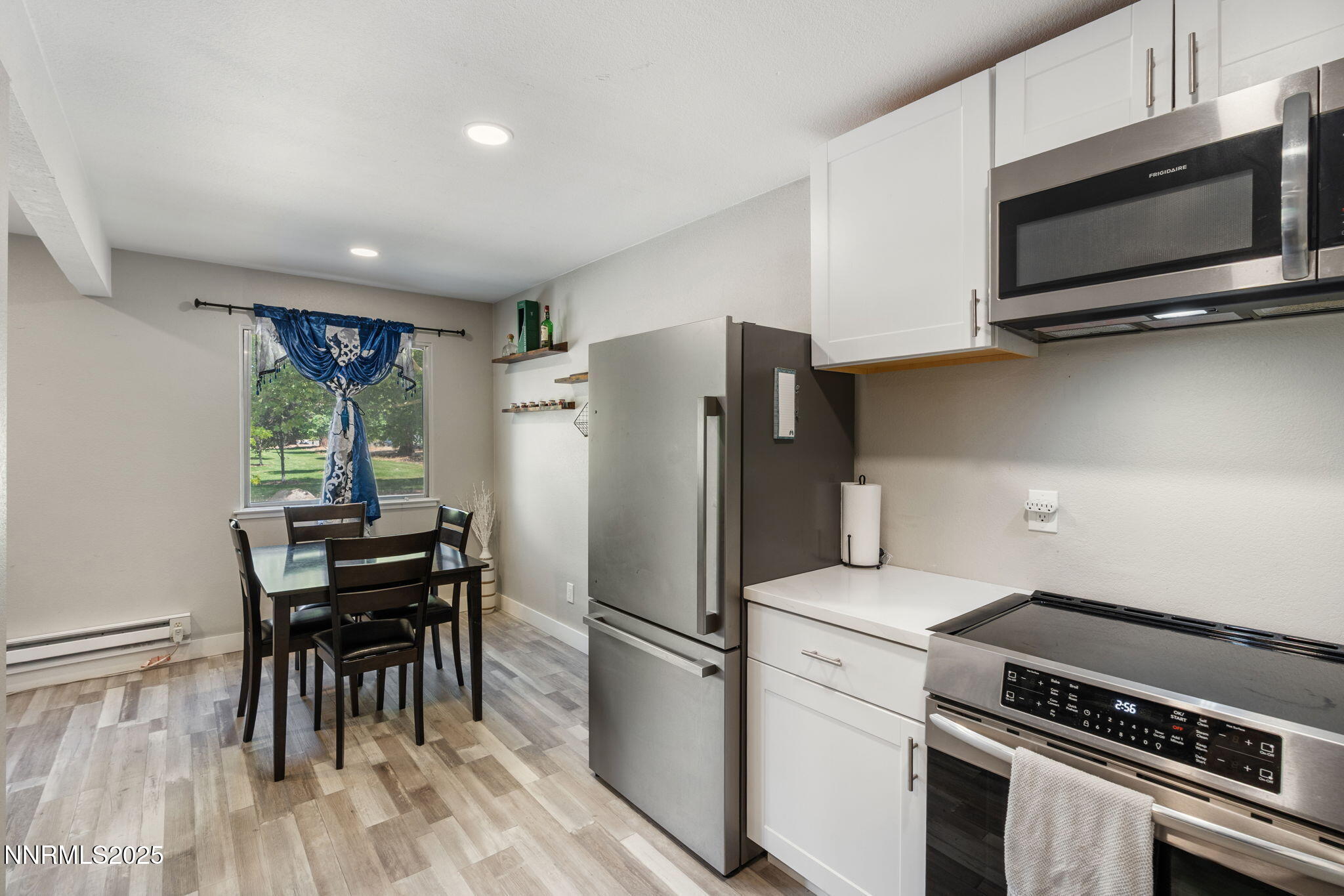 940 Jamaica Avenue, Unit 3 Reno, NV 89502 - Photo 16 of 29 a kitchen with a microwave a stove and a refrigerator