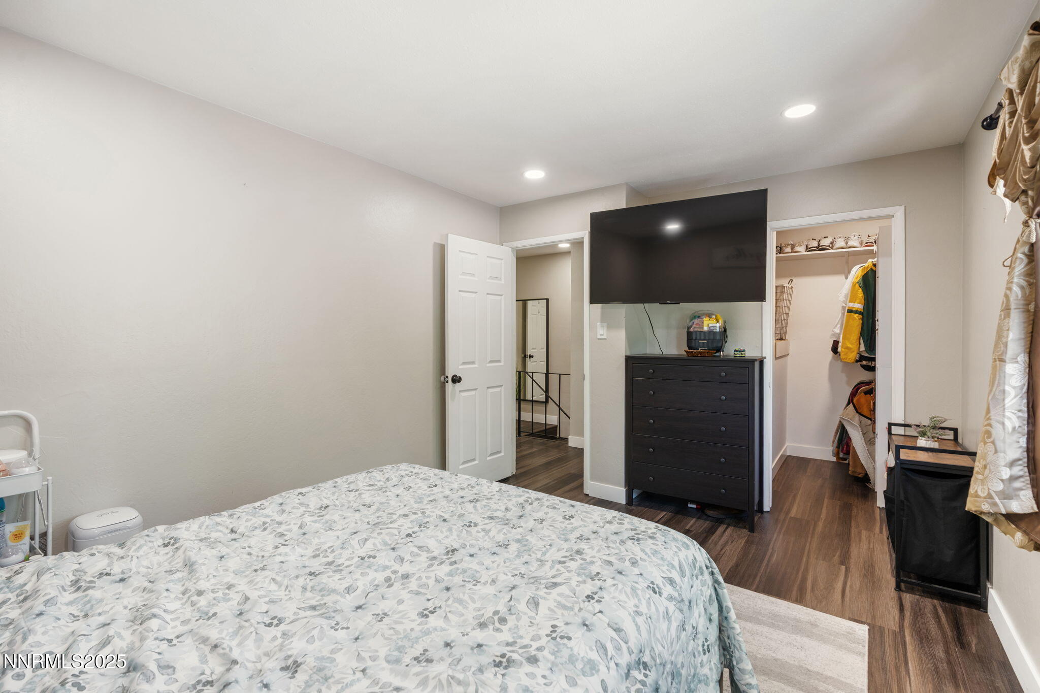 940 Jamaica Avenue, Unit 3 Reno, NV 89502 - Photo 21 of 29 a bedroom with a bed and a flat screen tv