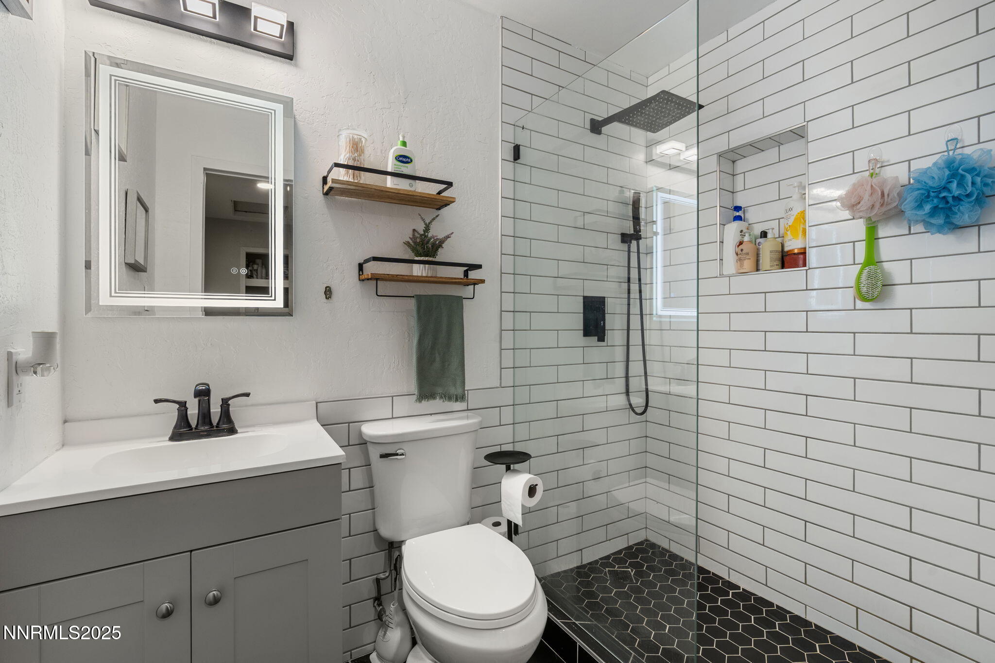 940 Jamaica Avenue, Unit 3 Reno, NV 89502 - Photo 23 of 29 a bathroom with a toilet sink and mirror