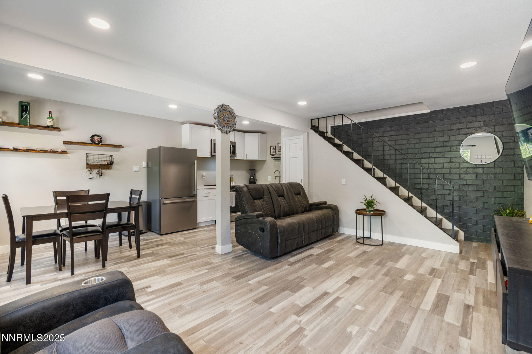 940 Jamaica Avenue, Unit 3 Reno, NV 89502 - Photo 7 of 29 a living room with furniture and kitchen view