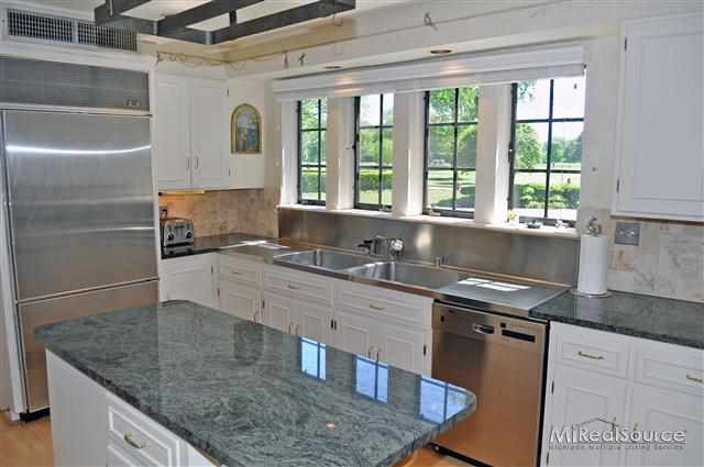 372 Provencal Road Grosse Pointe, MI 48236 - Photo 5 of 30 31183485-4.JPG