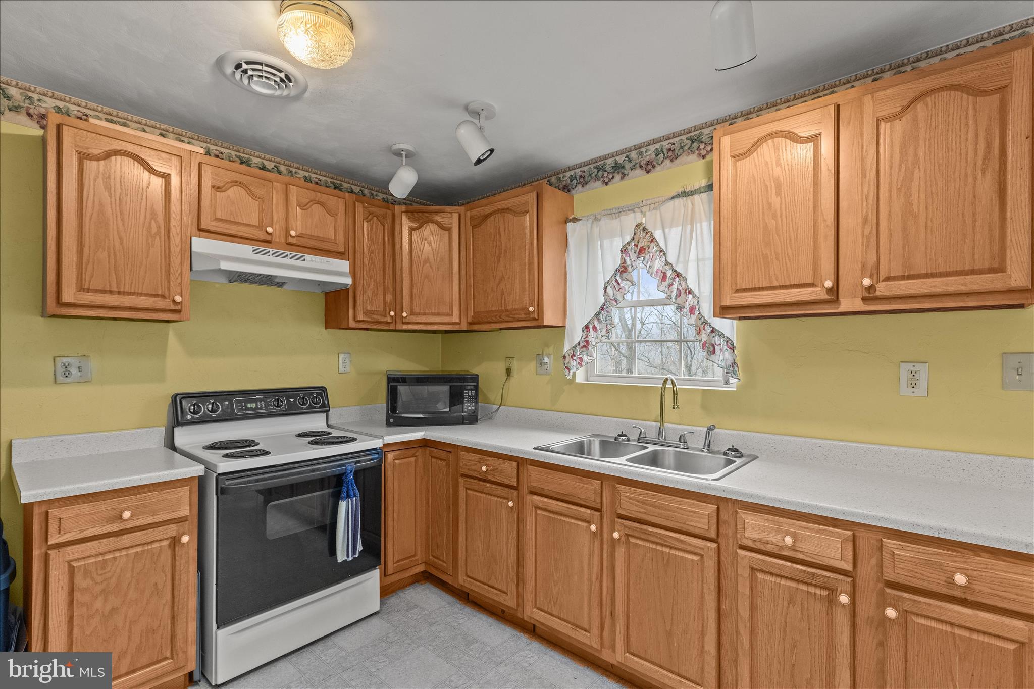 84 Lakeview Circle Hanover, PA 17331 - Photo 9 of 35