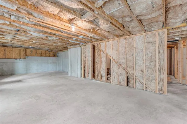 a view of an house with swimming pool