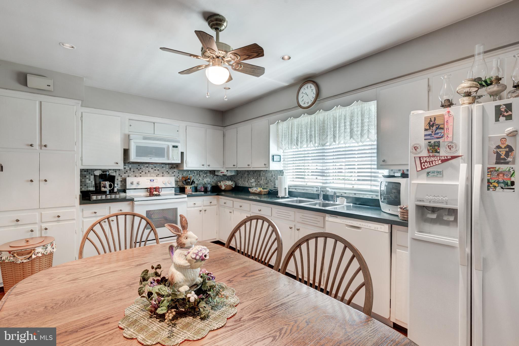 40 Greenvale Road Westminster, MD 21157 - Photo 9 of 45 Enjoy casual meals in this spacious kitchen