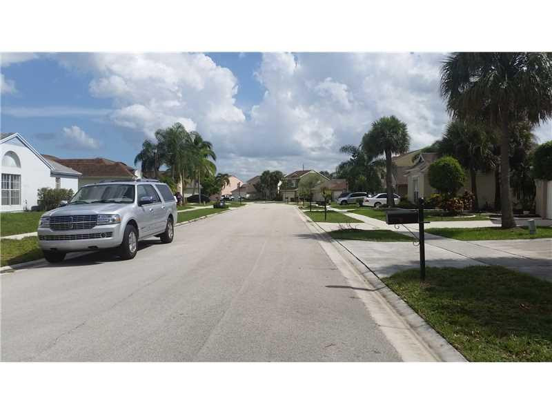 22528 Middletown Drive Boca Raton, FL 33428 - Photo 4 of 4 Exterior Front